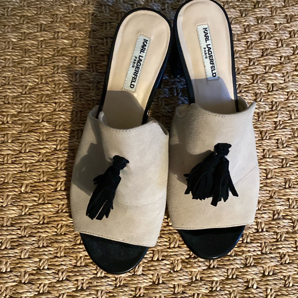 Karl Lagerfeld Paris
Taupe/Ivory Mule; Size 7; Approx. 2.5 inch heel;
